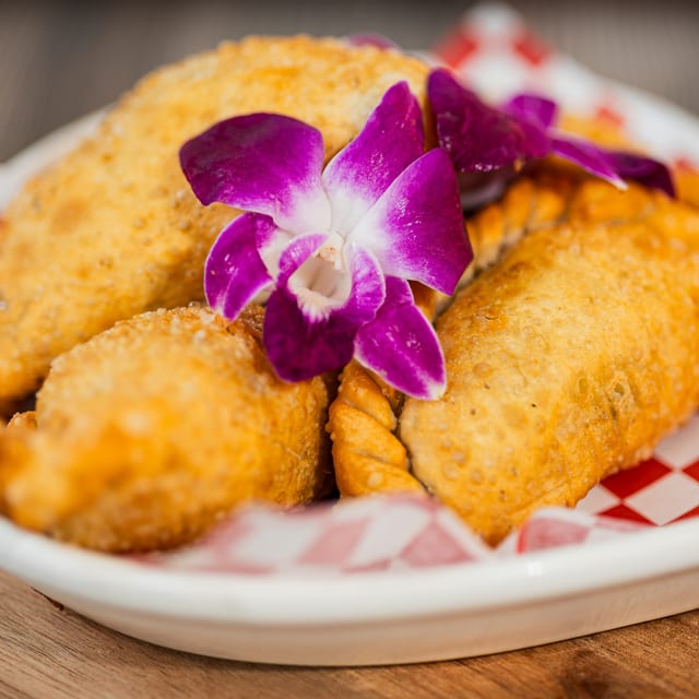Empanadas Colombianas (4 PCS).